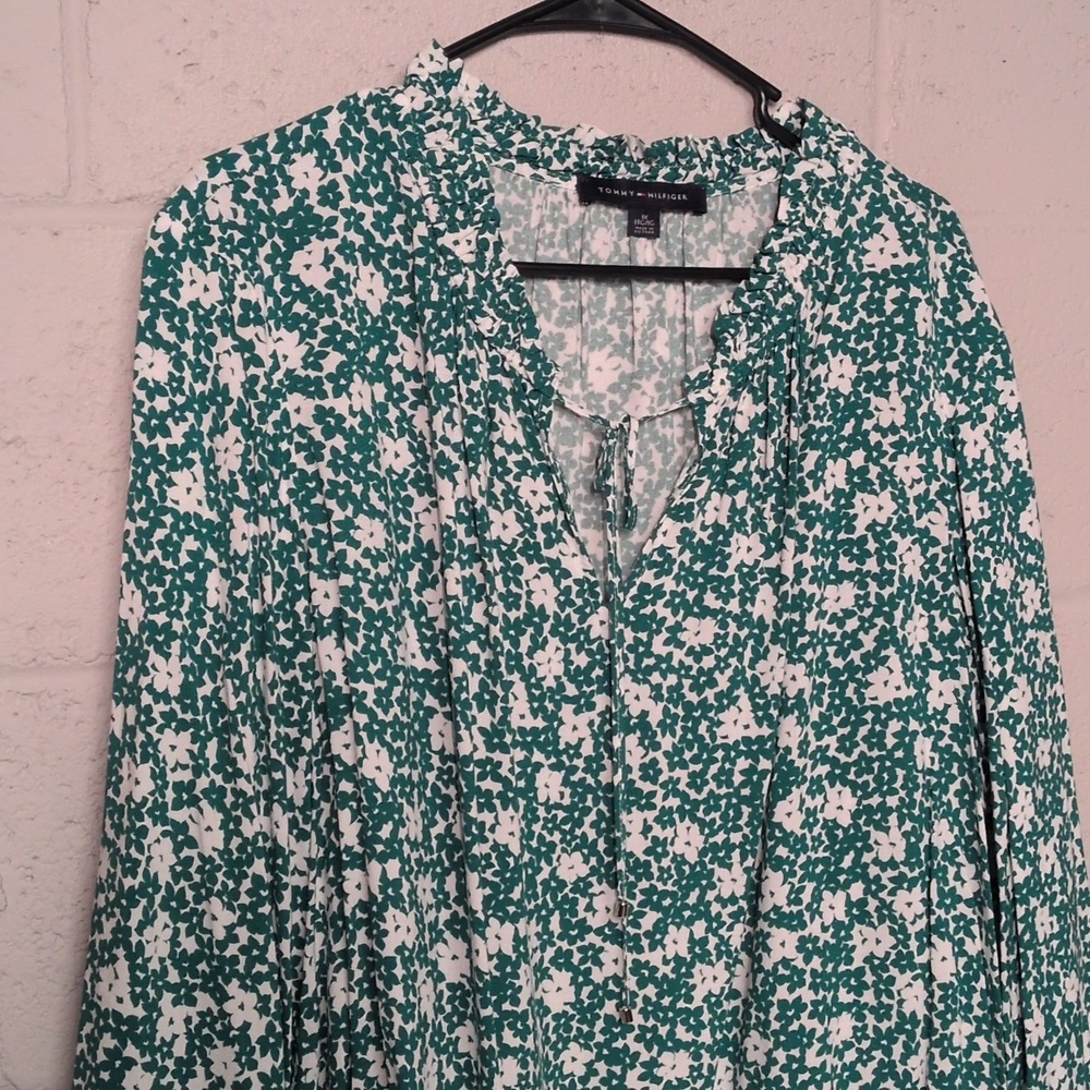 Tommy Hilfiger Women's Plus Size Ruffle Neck Peasant Top Floral 1X NWOT - Picture 4 of 7